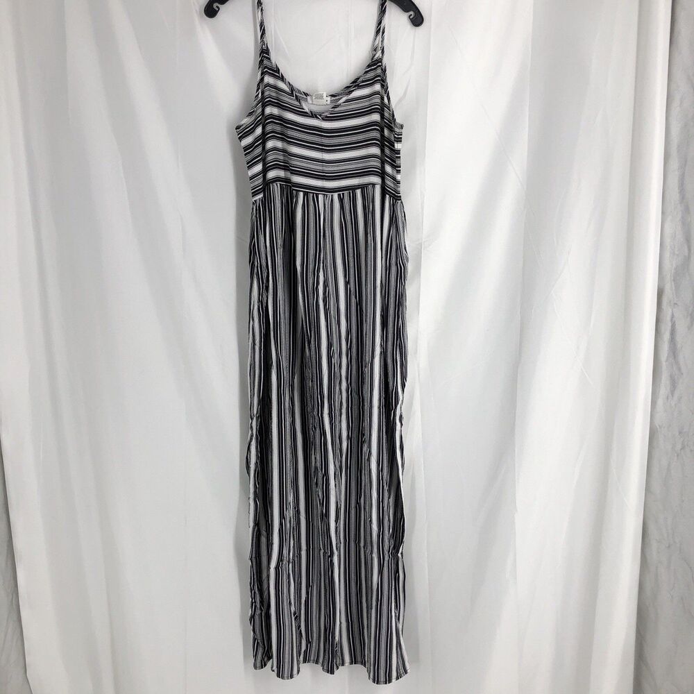 womens eyeshadow black and white striped maxi dress w/ pockets sz Medium